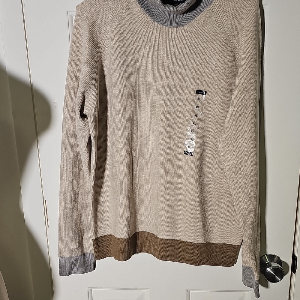 Kenneth Cole Cream and Brown Two Tone Turtleneck‎ Sweater. Size XL. NEW SOFT